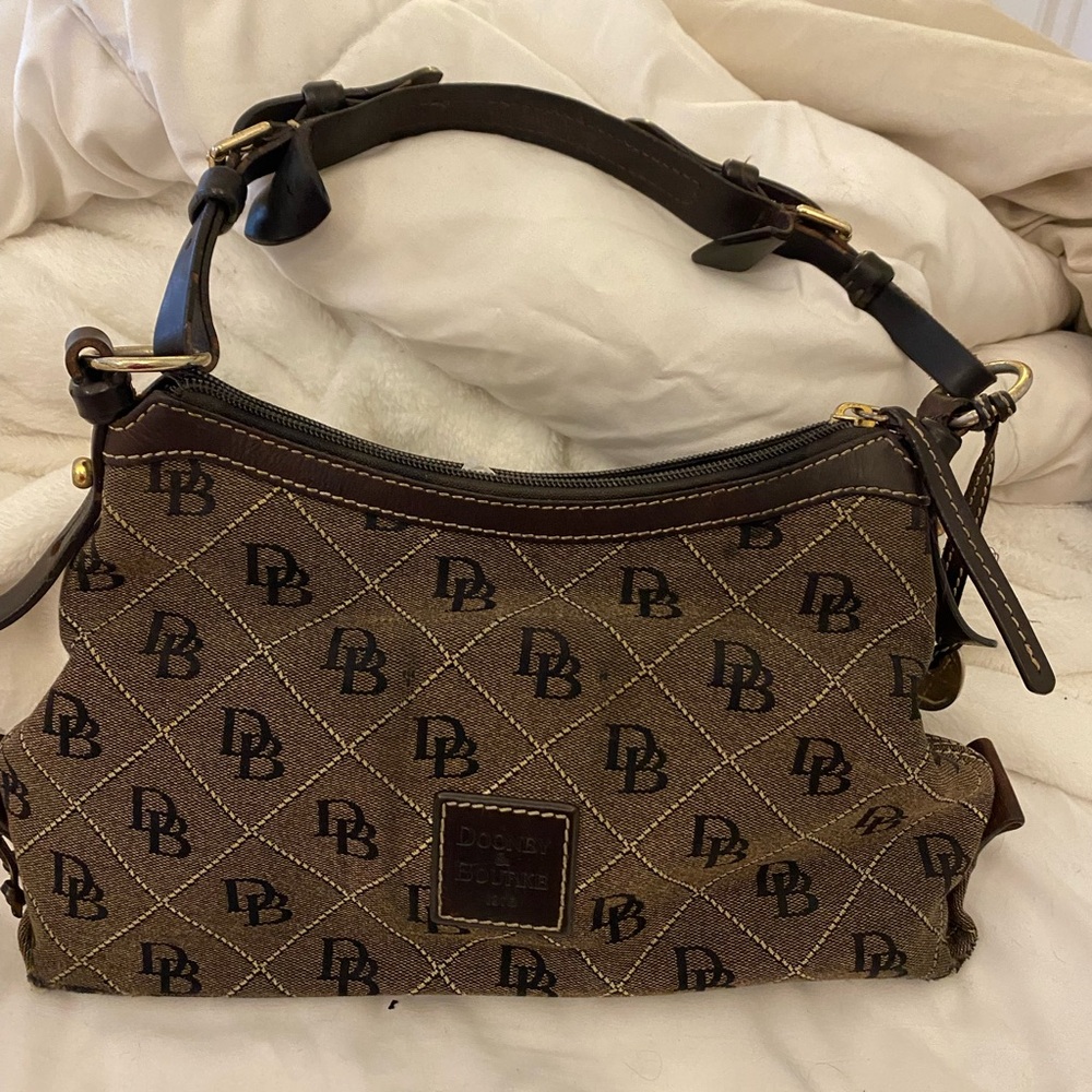 Beautiful vintage dooney and bourke  dark brown purse